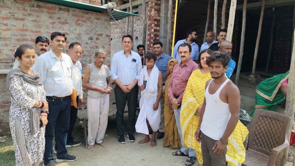 MLA Sudarshan Bablu gave immediate relief to the affected families