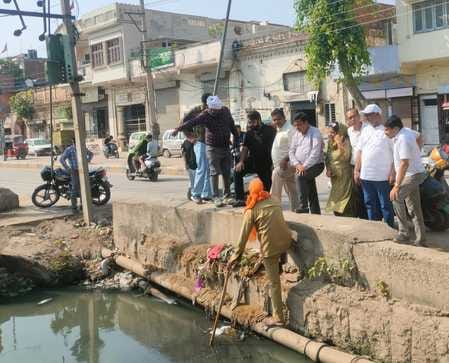 People of 12 Cross Road are angry due to incomplete work