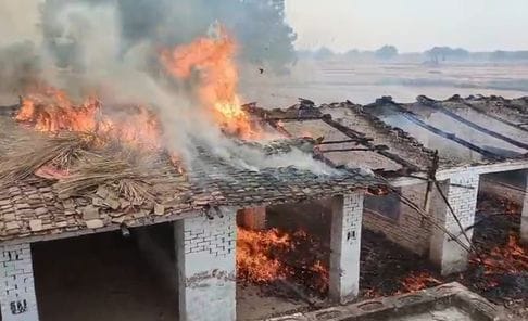 Fire broke out in the school, furniture of five rooms burnt