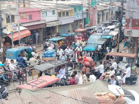 Traffic jam in Vrindavan, pedestrians were troubled