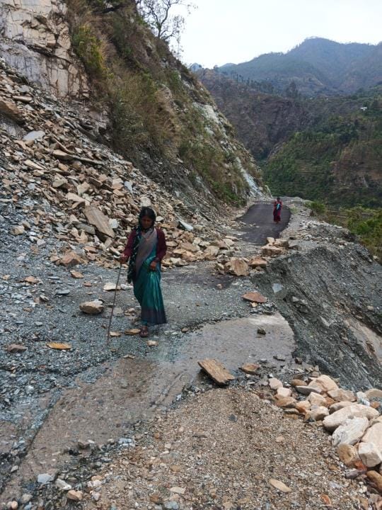 Khatoli wala reetha road closed due to debris