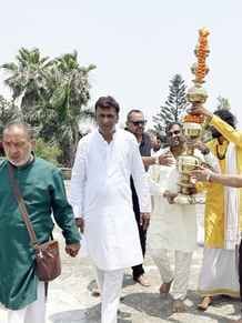 The urn was placed on the top of the Kumbh Abhishek temple
