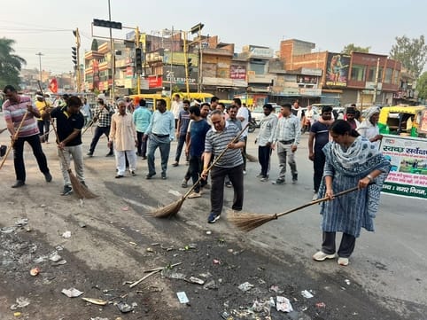 Four cleaning workers who do good work every Saturday will be honored