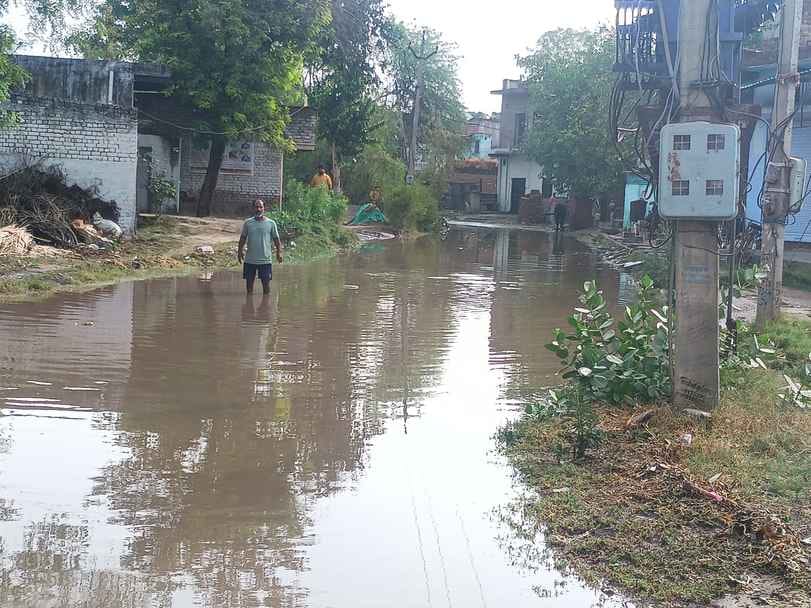 Waterlogging due to rain, roads became ponds, people troubled
