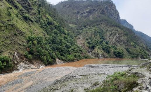 Haradia drain stopped the flow of Ramganga for an hour