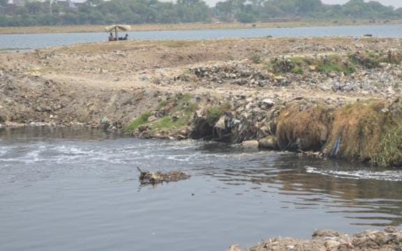 Yamuna is becoming dirty in Mathura and Firozabad pure in Agra juggling in figures