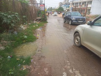 Solan News: बद्दी में जगह-जगह खुले में बह रही सीवरेज की गंदगी Sewage is flowing in the open at many places in Baddi