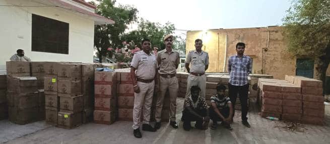 पुलिस गिरफ्त में आरोपी और जब्त किया गया माल