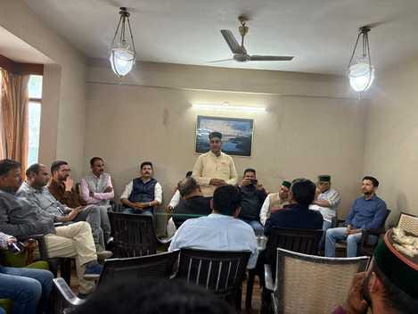 All India Congress Committee Secretary and Himachal Pradesh Co-incharge held a meeting of workers in Rohru