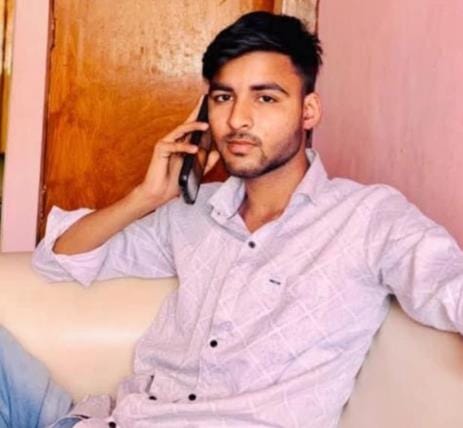 When his girlfriend refused to marry him, the young man committed suicide by hanging himself