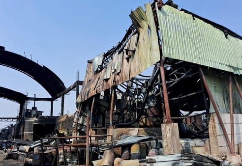 Mentha oil leaking in pipes, workers scared seeing the smoke