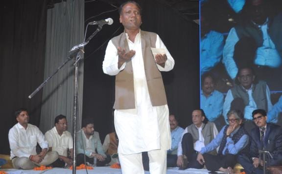 Atiq Fatehpuri reciting a poem at the Raskhan Kavi Sammelan Mushaira organised at the Ragendra Swaroop Auditorium in Civil Lines