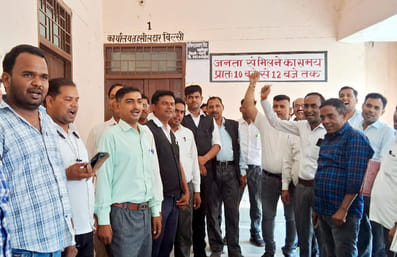 Lawyers protested against the Tehsildar in Bilsi