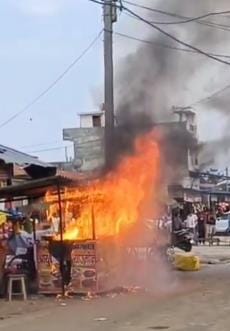 Panic due to fire in fast food shop