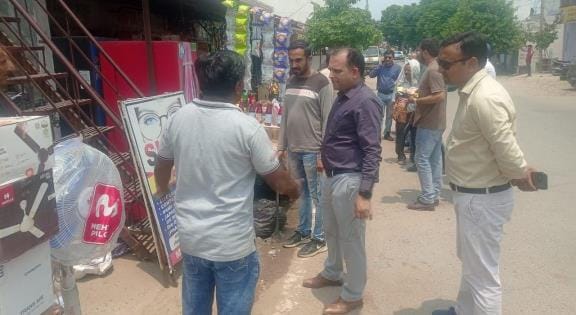 SDM gave instructions to remove encroachment on road and footpath