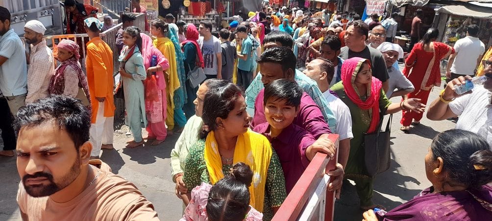 20 thousand devotees stood in queues for hours in the scorching sun and paid their obeisance