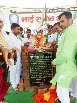 Rajesh Sharma's statue was unveiled in Kandla