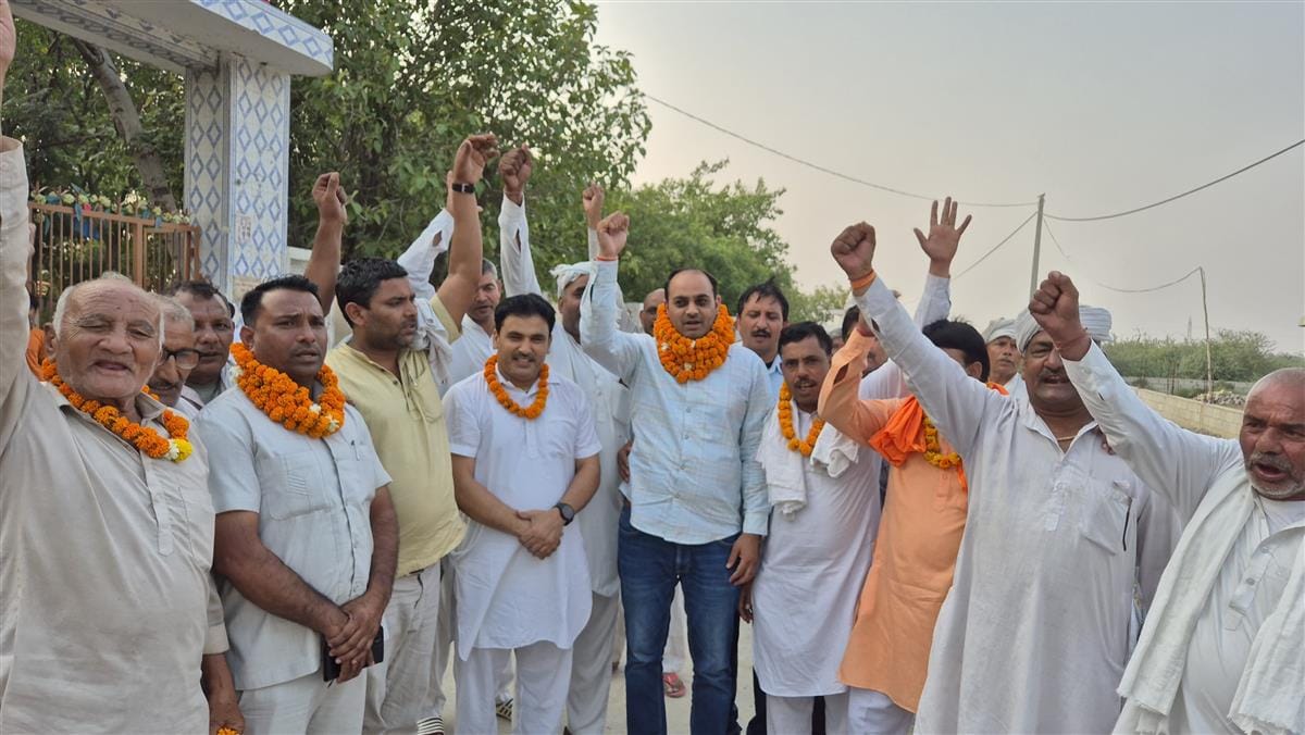 Tricolor Yatra taken out in Atyal