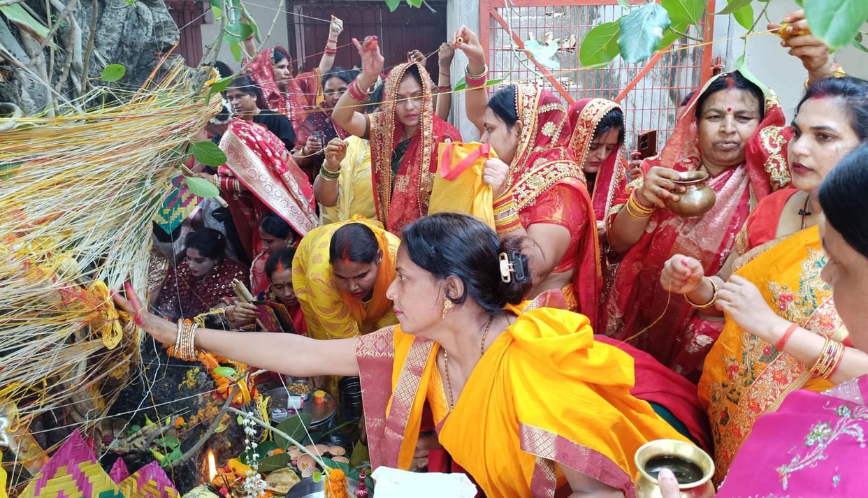 Married women asked for blessings of eternal good fortune