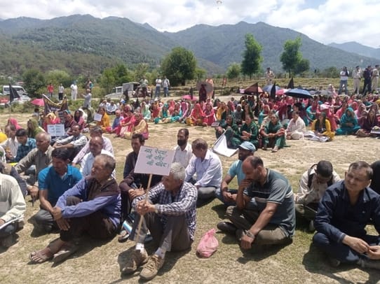 People's anger erupted against Nagar Panchayat and a rally was taken out