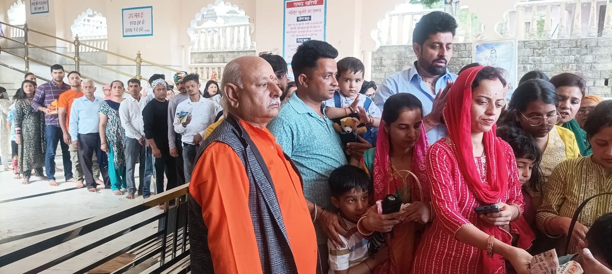 Temples were full of life, chants of mother's name kept resonating throughout the day