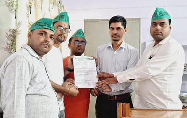 Allegation of illegal recovery for amendment in Aadhar card
