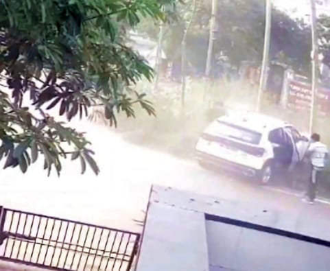 Careless driving hits an innocent child, child dragged for 50 meters