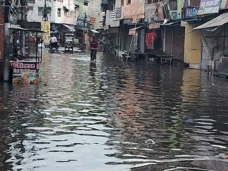 Storm and rain brought relief from heat, mango and vine crops were damaged