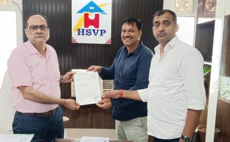 Councillors submitted a memorandum to the Executive Engineer of HSVP for the demands of Sector 13