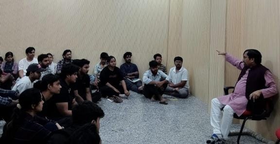 Heard poems and learnt dialogues in acting school