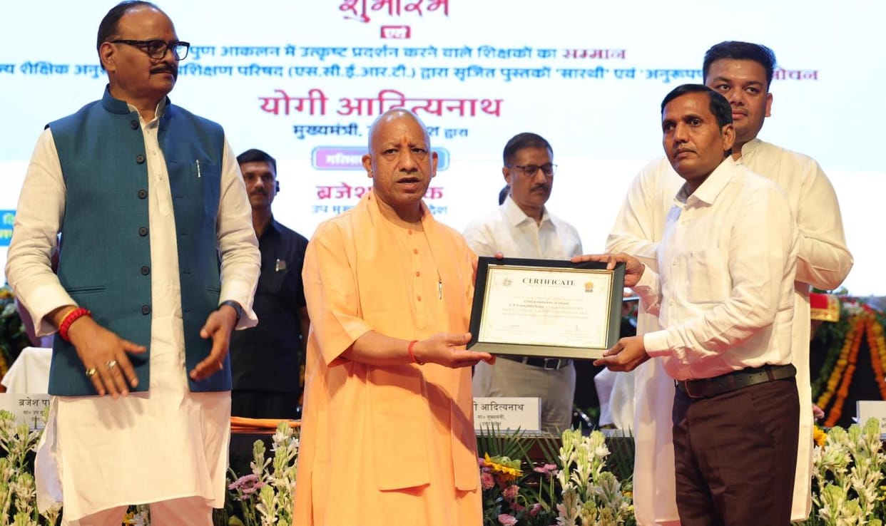 CM honored Rehra's teacher Shriram