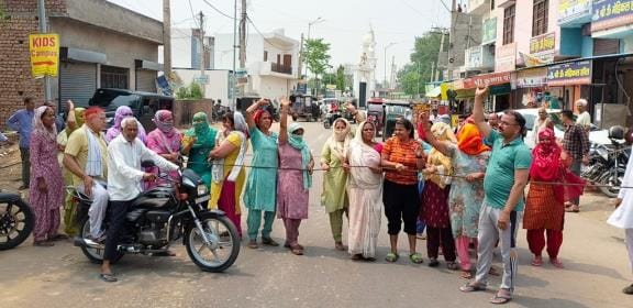Even four days after water came in the canal, people who were facing water crisis burst out in anger