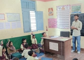 dadhahu college students teach to school students