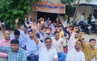Electricity workers staged a sit-in protest against privatisation