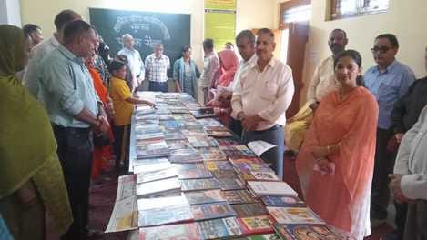 Reading books gives practical knowledge: Subhash
