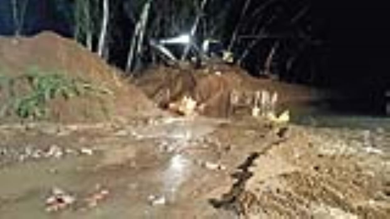 Before the storm, everything fell... 2 thousand trees, 473 poles broken, Balasamand branch broken, water filled in the substation, blackout in half the city and 15 villages.