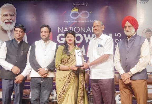 Diksha received honor at National Growth Summit in Delhi