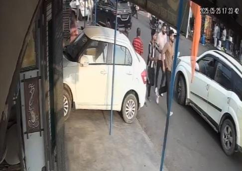 Firing on property dealer in broad daylight in filmy style, attackers fled