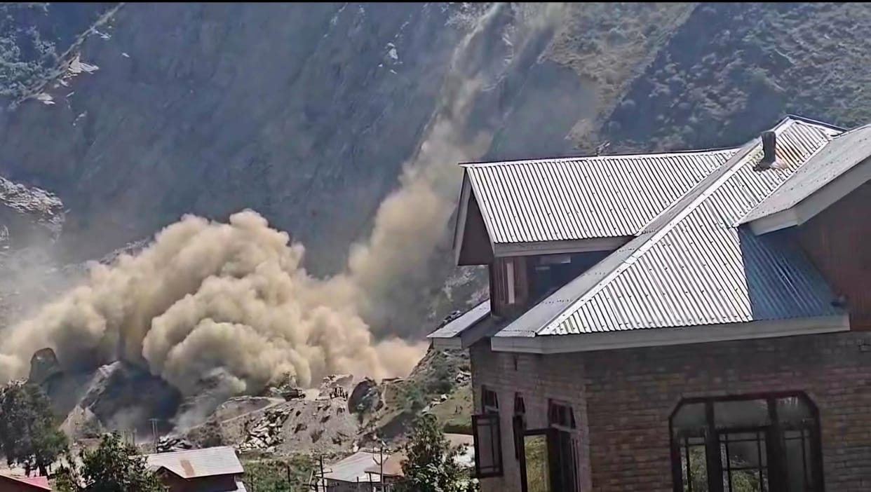 Stone quarry collapses in Khanpora, clouds of dust loom