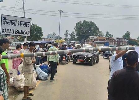 Bhansaar remained closed for the second day, queues of vehicles remained at the border
