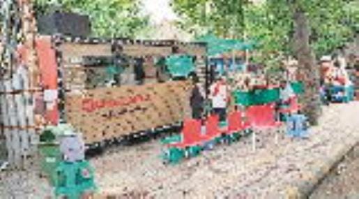 Vehicles converted into kitchens, running Dhabas
