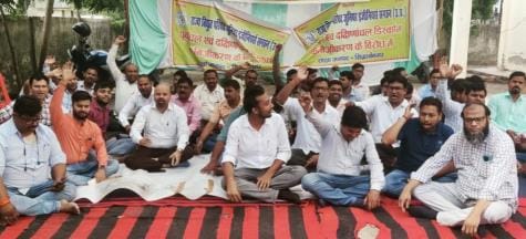 Electricity workers, JE and engineers sitting on strike