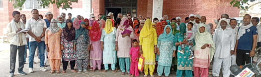 MNREGA workers reached SDM office demanding work