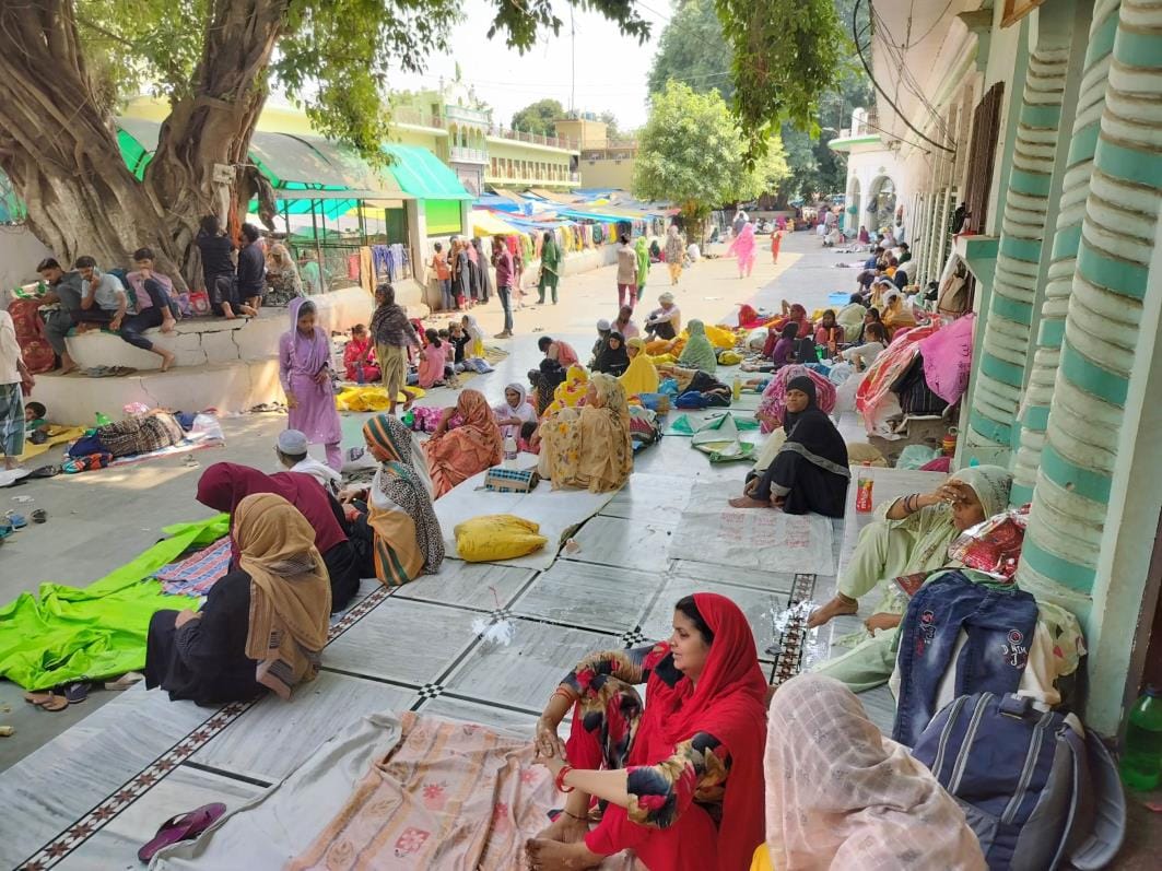 Last first Chauthi, the pilgrims who reached the shrine performed the pilgrimage with simplicity