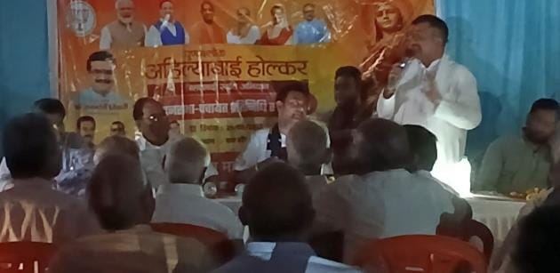 When the power went out, the Chairman of Power Grid Corporation gave a speech in the light of a mobile phone