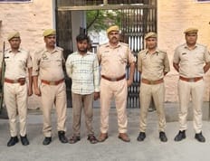 पुलिस की गिरफ्त में आरोपी