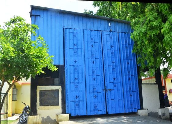 Ward boys are running oxygen plants.... Technicians have not been found for four years