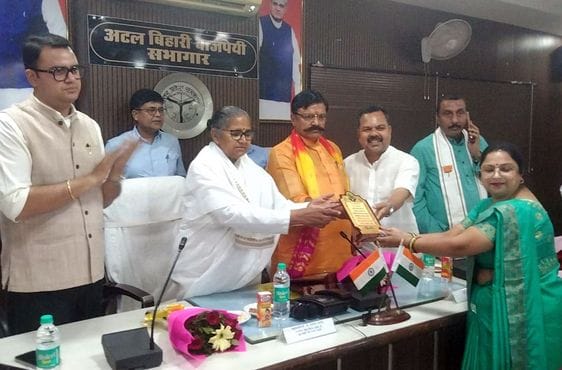 Teachers should work towards improving the future of children: Gulab Devi