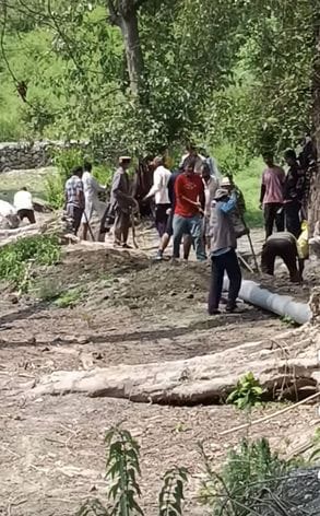 The people of Koyal village got the irrigation canal repaired themselves