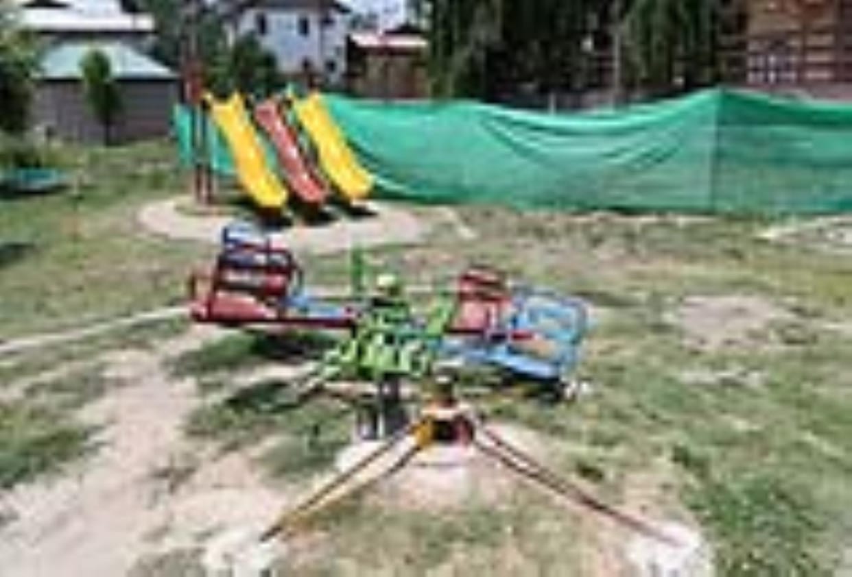 Exercise machines in Rajbagh's Joggers Park are not working, fitness lovers are angry due to neglect